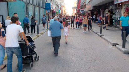 La gente colmó el centro y se adelantaron las peatonales
