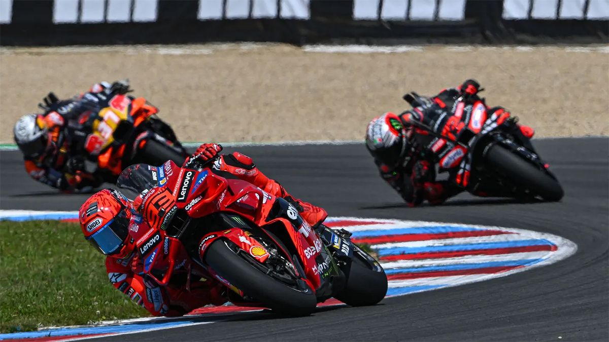 Marc Márquez, Marco Bezzecchi y Pedro Acosta, los tres primeros del MotoGP en el Gran Premio de República Checa