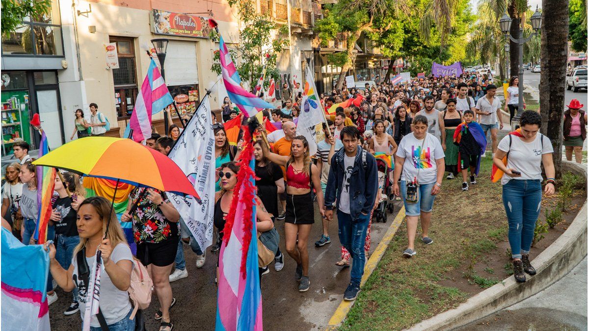 La lluvia no detuvo la décima edición de la Marcha de la Diversidad