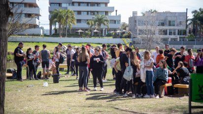 Centenares de estudiantes festejaron su día en la Costanera