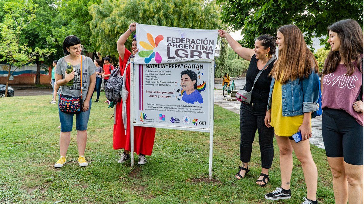 En la oportunidad homenajearon a militantes de la comunidad LGBT que fallecieron.