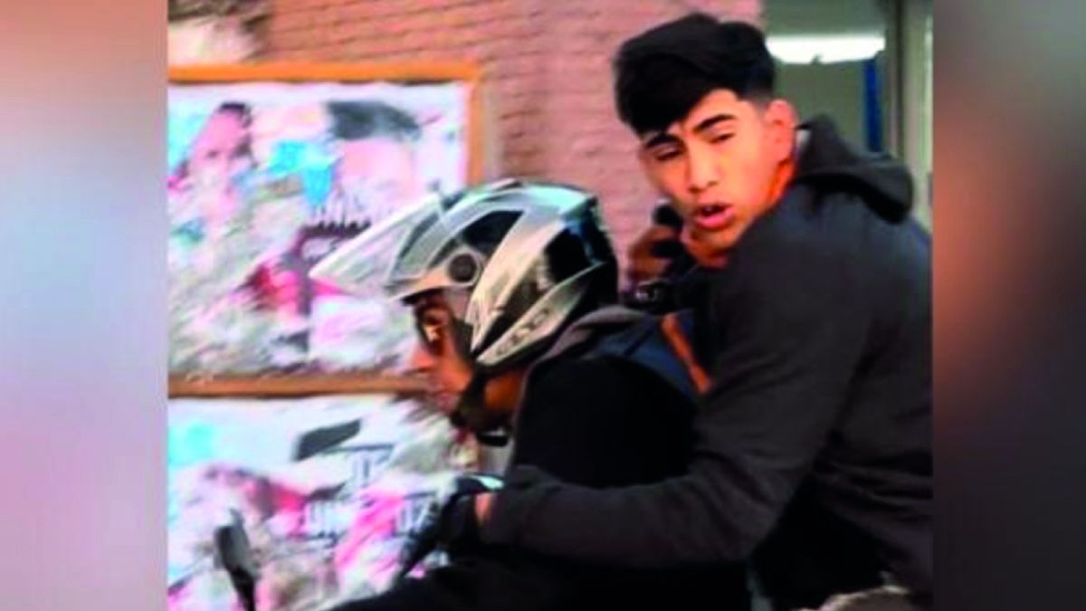 El hurto fue registrado por testigos y se viralizó en redes sociales.