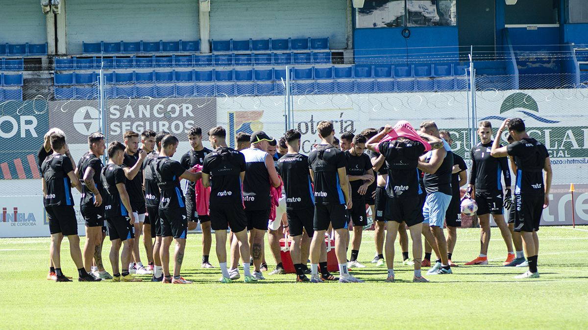 Estudiantes enfrenta a Nueva Chicago en Mataderos en busca del triunfo