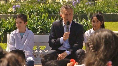 Macri celebró los 35 años de democracia con alumnos de escuelas primarias