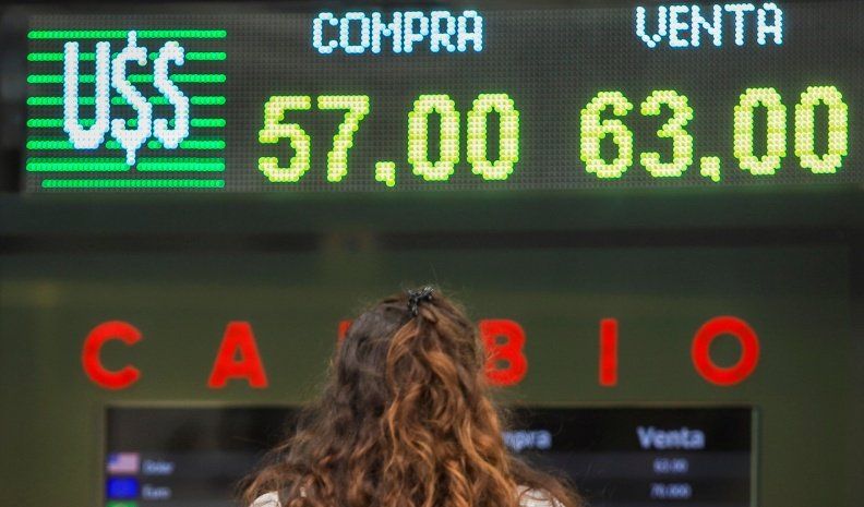 Luego de los anuncios de Guzmán, los bonos volaron hasta 13,5% y el riesgo país perforó los 2.000 puntos