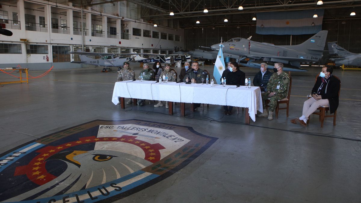 Rossi encabezó un acto en el Área de Material junto a distintas autoridades.