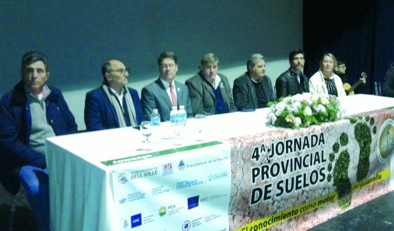 En Bell Ville tuvo lugar la IV Jornada Provincial de Suelos. Hablaron funcionarios, profesionales y productores.