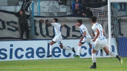 Atenas fue efectivo y con oficio  arrancó con un triunfo ante Alberdi
