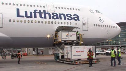 Arribaron a Ezeiza más de 1,3 millones de dosis de Sinopharm