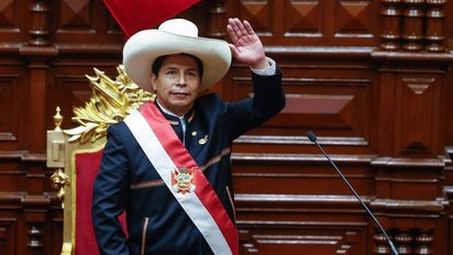 El Congreso de Perú destituyó a Castillo y le tomará juramento a la vicepresidenta