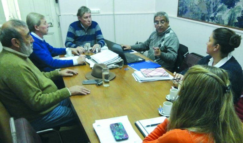 El bloque oficialista se reunió con autoridades de Emtupse.