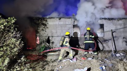 Incendio en una vivienda en Villa Dalcar: una familia logró escapar de las llamas