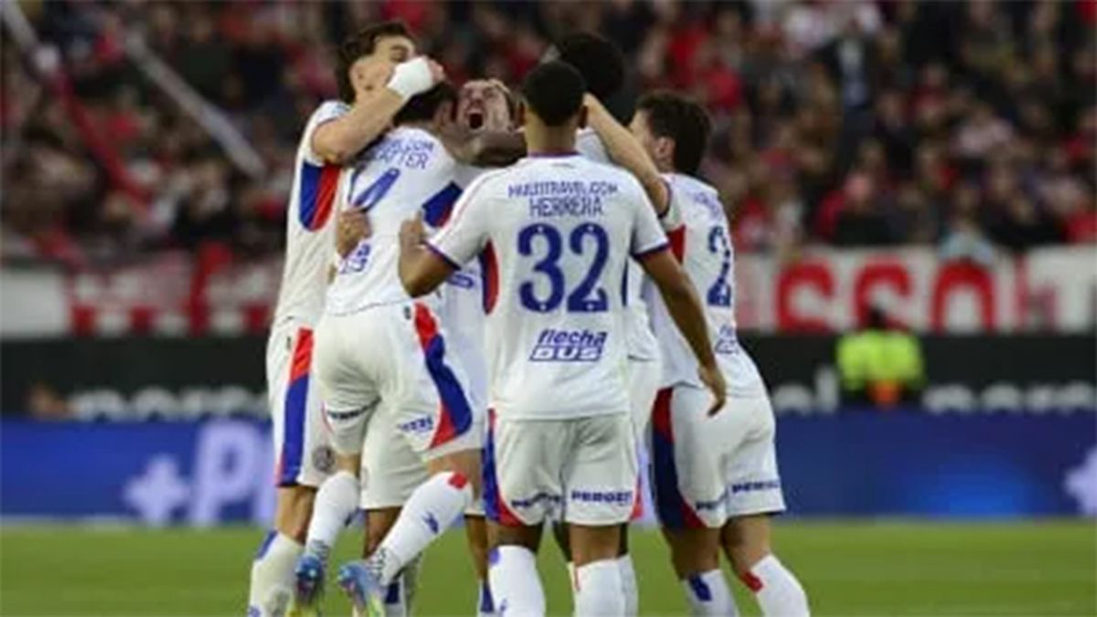 San Lorenzo le ganó a Estudiantes sobre la hora y sigue soñando.