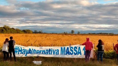 Afiches y pasacalles en todo el país en apoyo a Massa