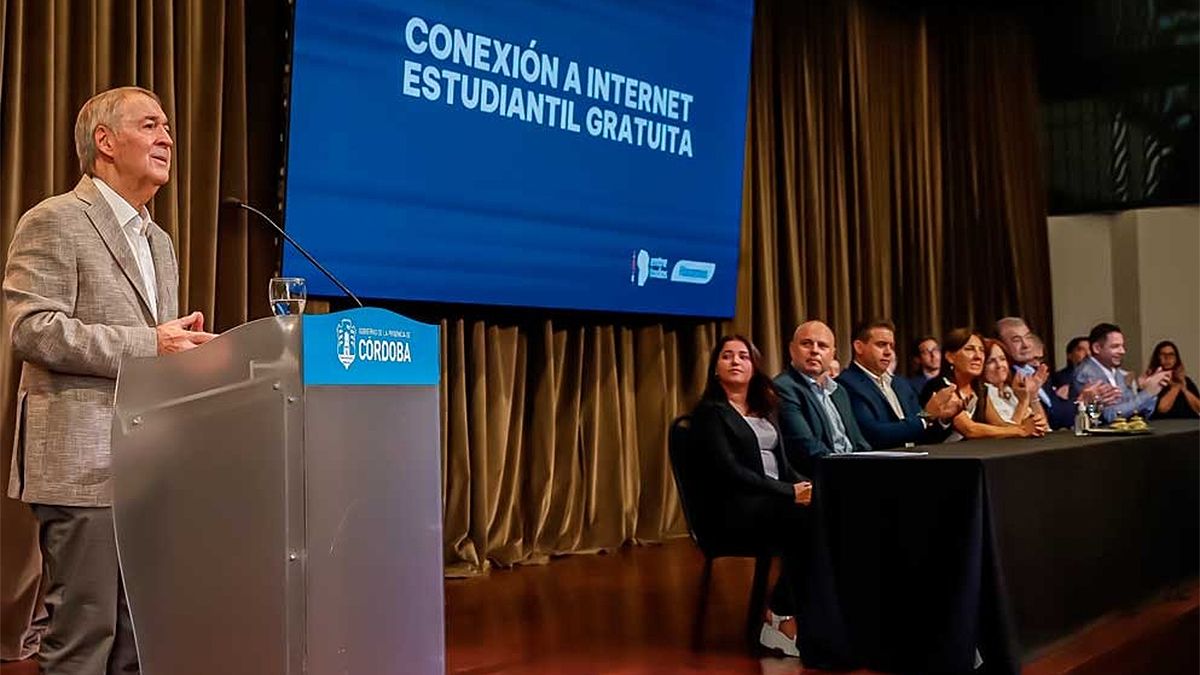El gobernador Juan Schiaretti presentó este viernes el programa Conexión a Internet Estudiantil Gratuita (CIEG).