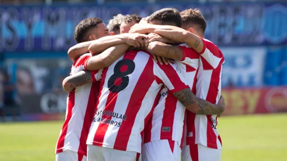 Los jugadores de San Martín de Tucumán festejaron en la Isla Maciel