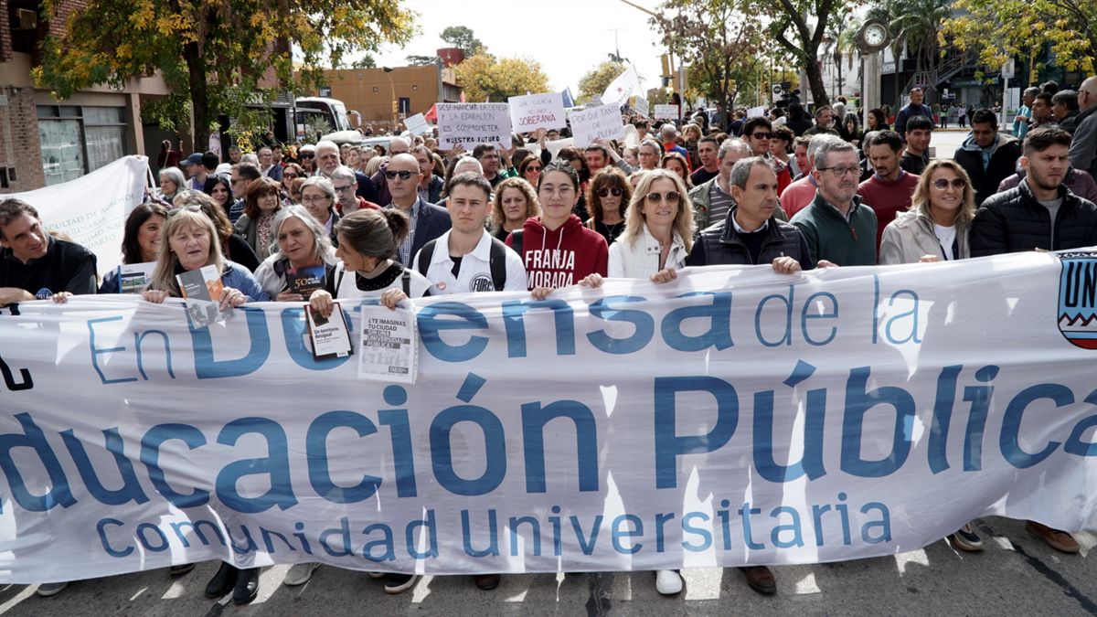 La masiva movilización en Río Cuarto en respaldo a las universidades. Foto: Estela Zogbe.