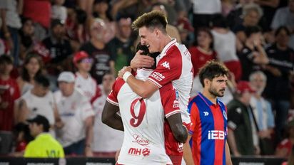 Por un cabezazo de Jordy Caicedo, Huracán le ganó el clásico a San Lorenzo