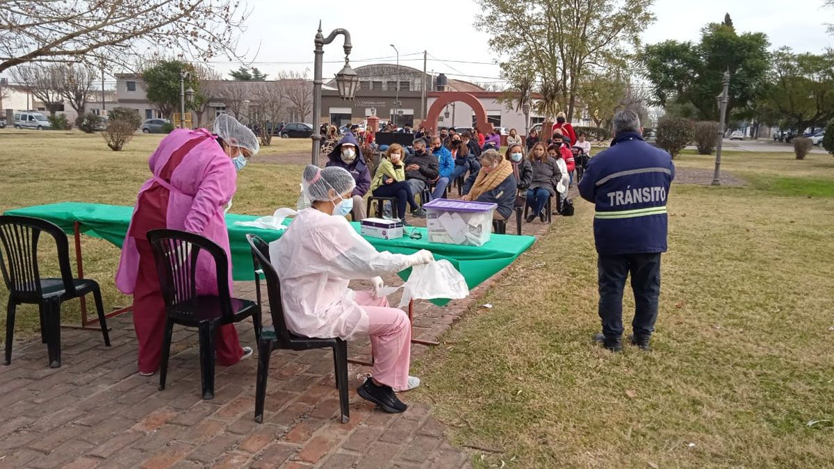Durante el operativo se realizan testeos masivos en busca de posibles contagiados.