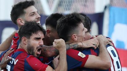 San Lorenzo se floreó y se afirma arriba, Defensa y Talleres quedaron a mano