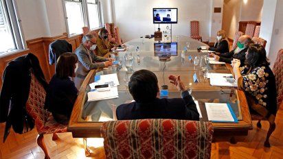  Arroyo encabezó otra reunión con ministros provinciales y llamó a trabajar 