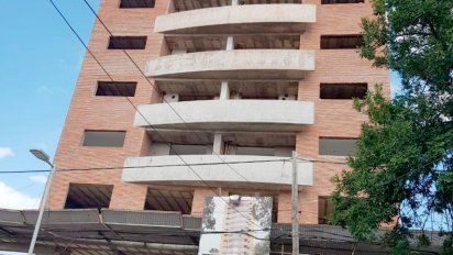 Un obrero herido tras sufrir una caída en un edificio del macrocentro