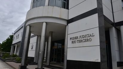 Detuvieron a un profesor acusado de abusar a una de sus alumnas en Córdoba