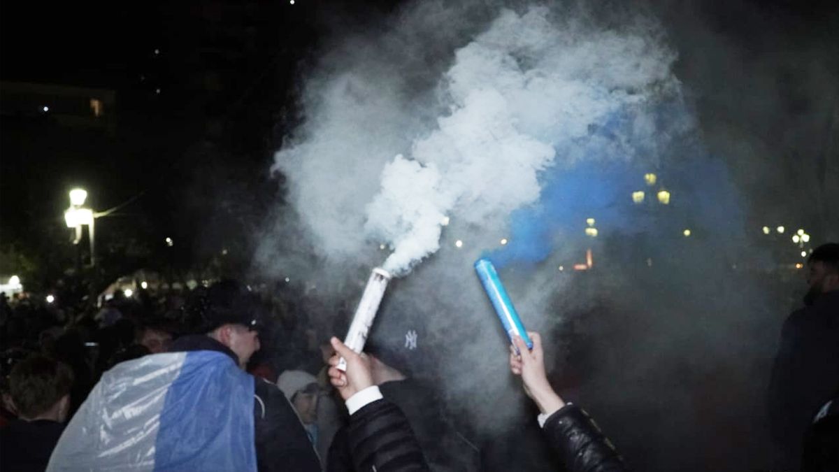 Los festejos en la plaza Roca por el Triunfo de la Selección Argentina en la Copa América. Foto: Andrés Oviedo