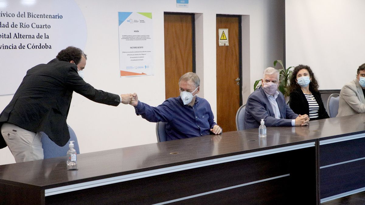 El intendente Juan Manuel Llamosas compartió el acto con Schiaretti.