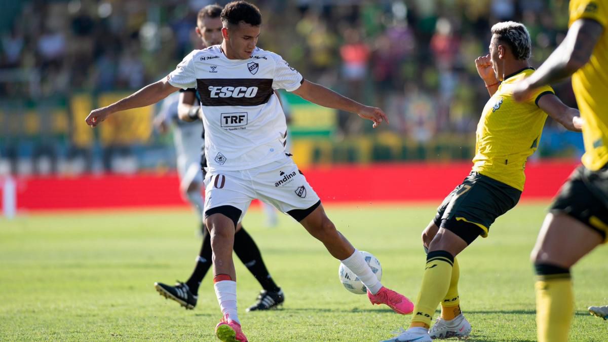 Defensa y Justicia goleó 3 a 0 a Platense en Florencio Varela por la segunda fecha de la Copa de la Liga