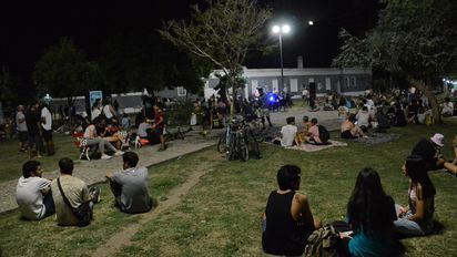 Una mujer de 32 años recibió un disparo en la plaza Emilio Jautz