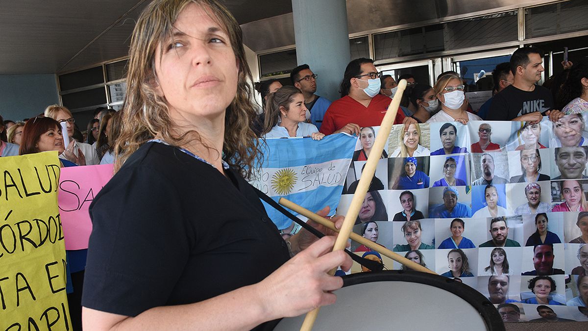 El personal de la salud del Hospital provincial lleva adelante un plan de lucha en reclamo de mejoras salariales y laborales. Foto: Estela Zogbe El personal de la salud del Hospital provincial lleva adelante un plan de lucha en reclamo de mejoras salariales y laborales. Foto: Estela Zogbe