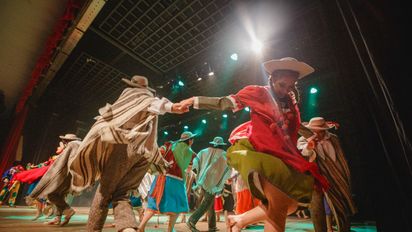 El folklore infanto juvenil baila en la ciudad