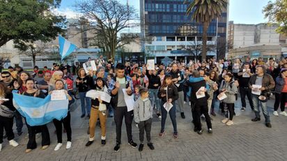 Vecinos y vecinas marcharon por las calles del centro para reclamar mayor seguridad