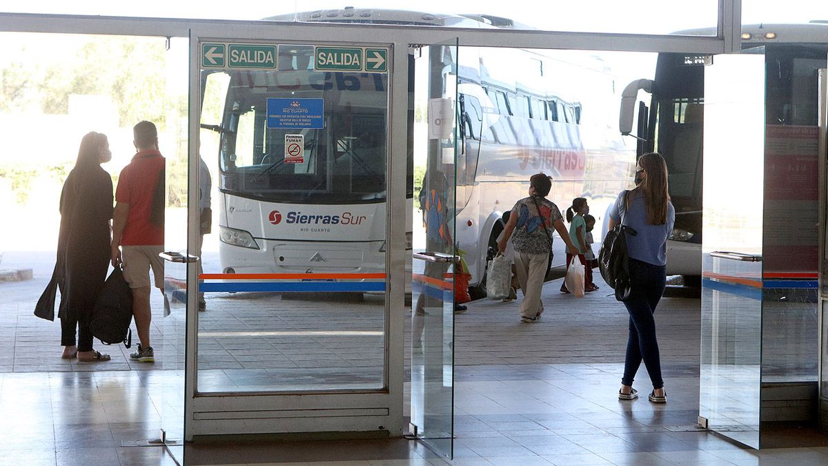 Los colectivos volvieron a circular con protocolos especiales.
