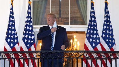 Trump fue dado de alta y saludó en la Casa Blanca sin barbijo