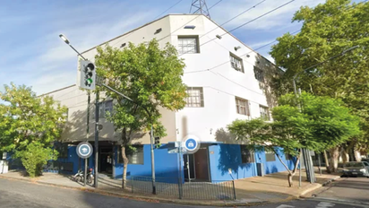 Descubrieron a una nena de 13 años que llevaba un arma dentro de la mochila en La Plata