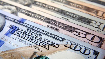 En línea con mercados externos, el dólar escaló a $ 39,48