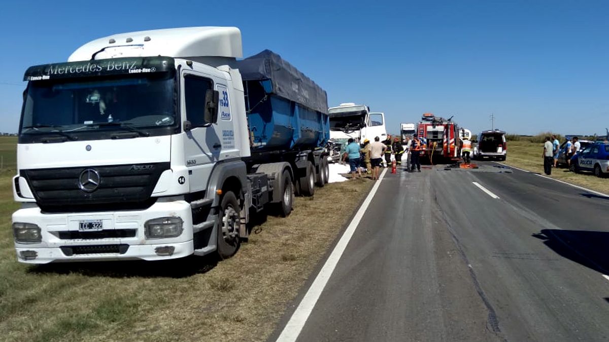 Chocaron dos camiones en Vicuña Mackenna: un herido