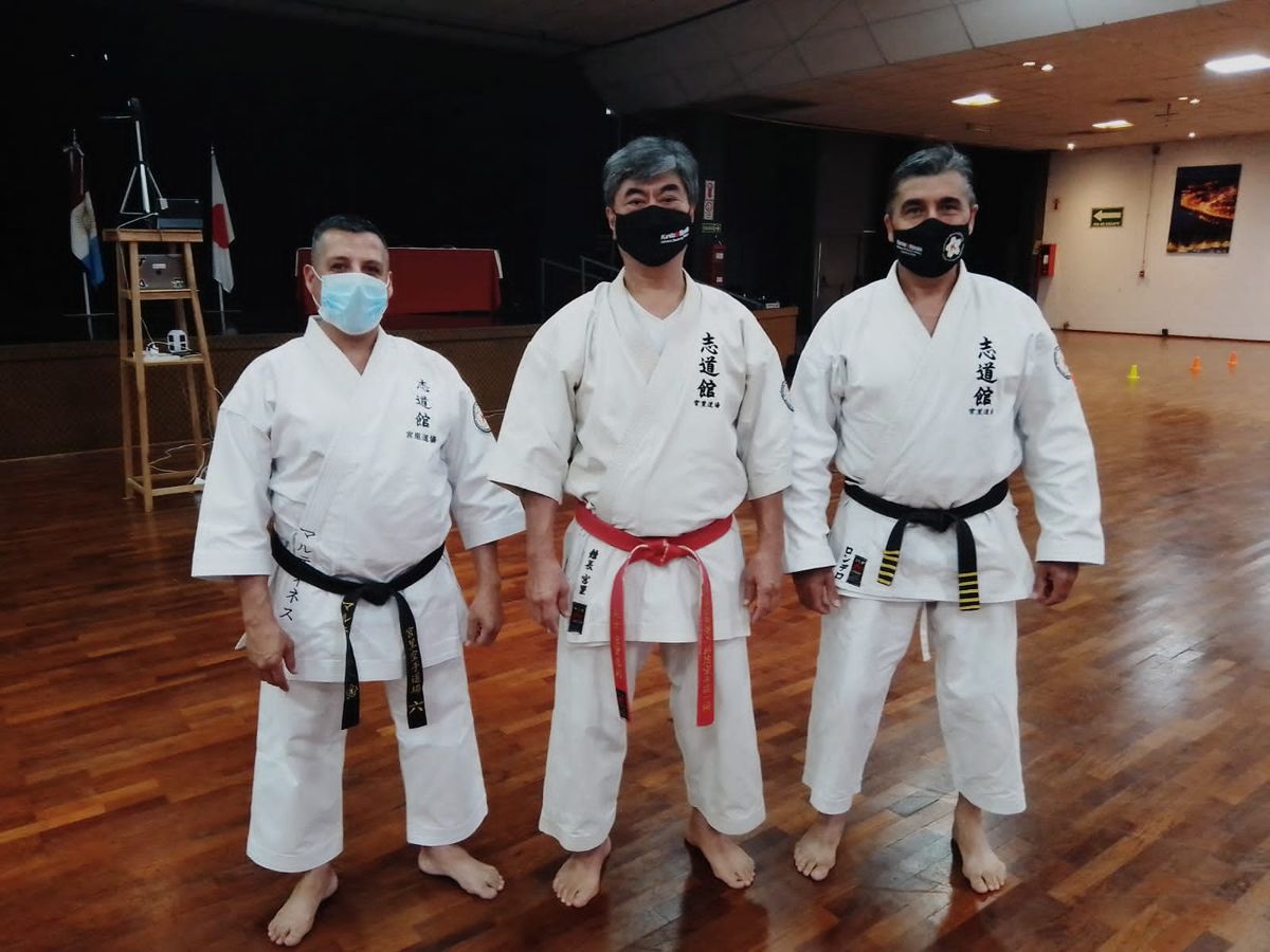 Martínez junto a los referentes del karate nacional . 