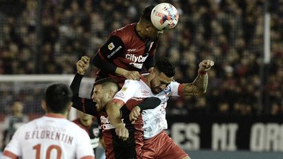 Newell's venció a Santos en el final y se acerca a la clasificación en la Sudamericana