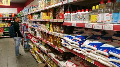 Las ventas en supermercados cayeron un 0,3% respecto de enero