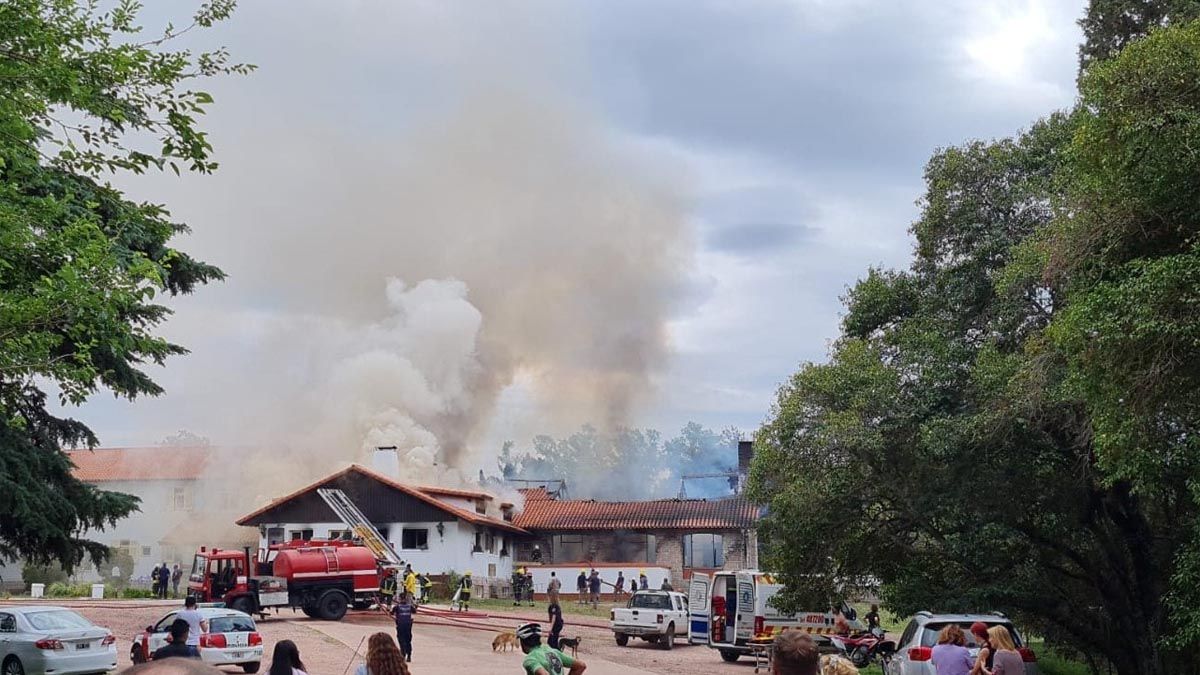 Un muerto al incendiarse un hotel de la Unidad Turística de Embalse