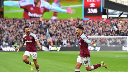 Lanzini dejó afuera al Leeds de Bielsa