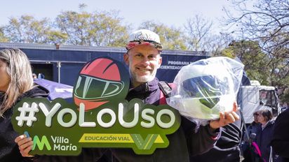 Por el Día de la Educación Vial, el municipio entregó cascos a más de un centenar de motociclistas