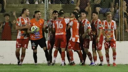 Bajo un diluvio, Alumni volvió a sonreír ante Talleres de Ballesteros