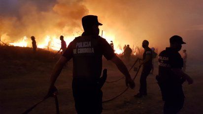 Con ráfagas de hasta 45km/h, el fuego no da tregua en Córdoba