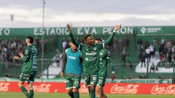 Jhon Rentería festeja el gol que abrió el partido.