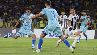 Boca venció a Talleres con regreso de Cavani y ante ambas hinchadas en Córdoba