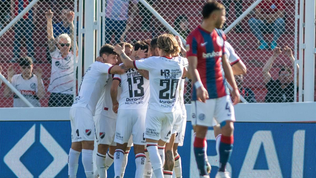 Newells asestó un duro golpe a San Lorenzo y lo goleó